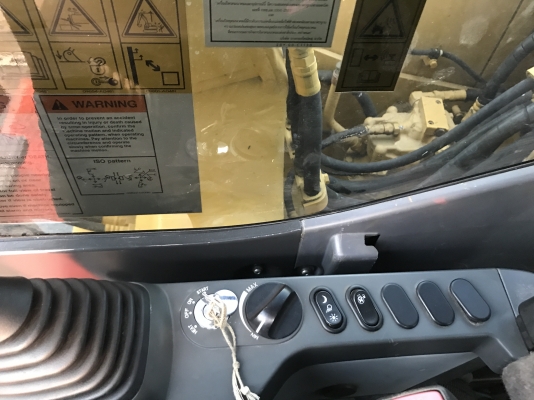 ขาย KOMATSU PC130-8 กล้องหลัง สภาพสวยๆ 3300 ชั่วโมง(PM7000ชม) ชมรถได้ทุกวัน สนใจติดต่อ 081-4283210