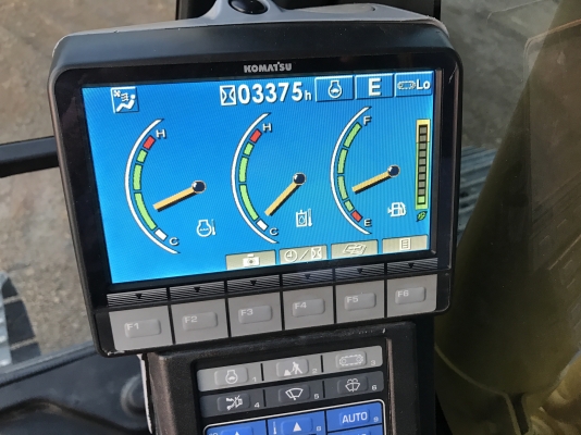 ขาย KOMATSU PC130-8 กล้องหลัง สภาพสวยๆ 3300 ชั่วโมง(PM7000ชม) ชมรถได้ทุกวัน สนใจติดต่อ 081-4283210