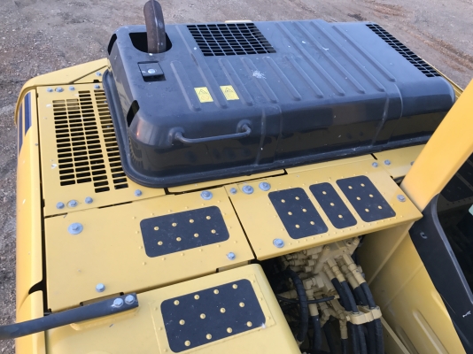 ขาย KOMATSU PC130-8 กล้องหลัง สภาพสวยๆ 3300 ชั่วโมง(PM7000ชม) ชมรถได้ทุกวัน สนใจติดต่อ 081-4283210