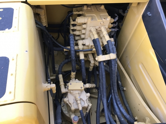 ขาย KOMATSU PC130-8 กล้องหลัง สภาพสวยๆ 3300 ชั่วโมง(PM7000ชม) ชมรถได้ทุกวัน สนใจติดต่อ 081-4283210