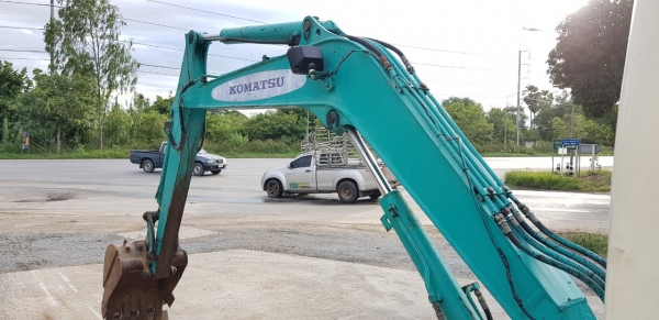 รถขุดโคมัตสุ PC30-7 เก๋ง