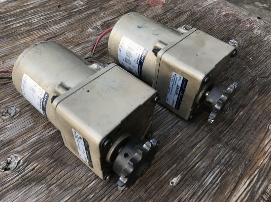 ( เหลือ 1ตัวครับ )ขายมอเตอร์เกียร์ Sumitomo 40W 380V(พ่วงCapต่อไฟบ้าน220Vได้)อัตราทด 1:25 สภาพสวย หมุนนิ่ม พร้อมใช้งาน มี 2ตัวครับ