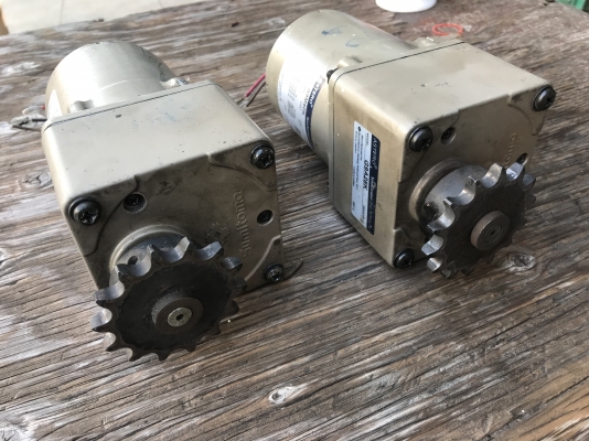 ( เหลือ 1ตัวครับ )ขายมอเตอร์เกียร์ Sumitomo 40W 380V(พ่วงCapต่อไฟบ้าน220Vได้)อัตราทด 1:25 สภาพสวย หมุนนิ่ม พร้อมใช้งาน มี 2ตัวครับ