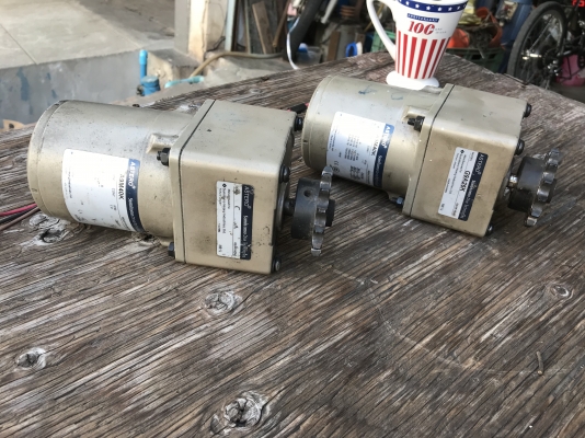 ( เหลือ 1ตัวครับ )ขายมอเตอร์เกียร์ Sumitomo 40W 380V(พ่วงCapต่อไฟบ้าน220Vได้)อัตราทด 1:25 สภาพสวย หมุนนิ่ม พร้อมใช้งาน มี 2ตัวครับ