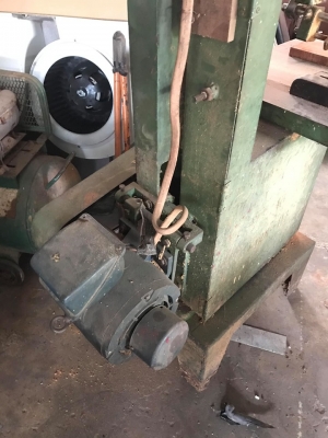 เลื่อยสายพาน