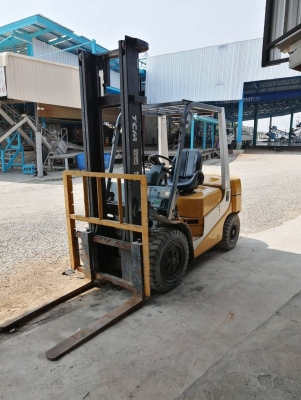 ที ซี เอ็ม  ดีเซล หนัก 2.5 ตัน เสา 4 เมตร