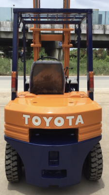 ขาย โฟรคลิฟท์ โตโยต้า รุ่น 5 เครื่อง ดีเซล หนัก 2 ตัน เสา 3 เมตร ขาย โฟรคลิฟท์ โตโยต้า รุ่น 5 เครื่อง ดีเซล หนัก 2 ตัน เสา 3 เมตร