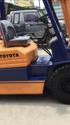 ขาย โฟรคลิฟท์ โตโยต้า รุ่น 5   เครื่อง ดีเซล หนัก 2 ตัน เสา 3 เมตร