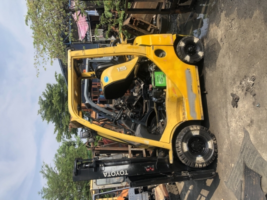 ขาย โฟรคลิฟท์ โตโยต้า รุ่น 8 เครื่อง ดีเซล หนัก 1.5 ตัน เสา  3 เมตร