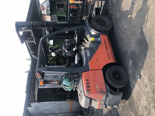 ขาย โฟรคลิฟท์ โตโยต้า รุ่น 8 เครื่อง เบนซิน