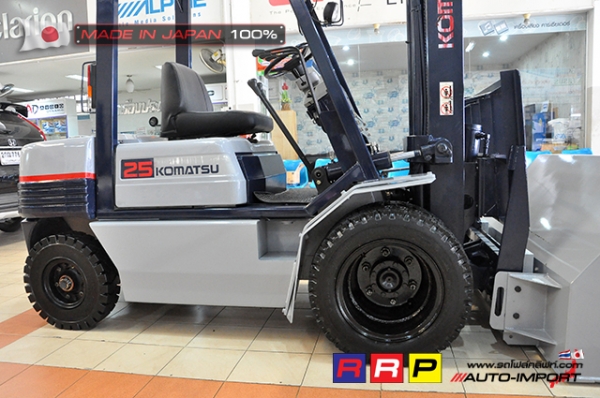 ขายรถโฟล์คลิฟท์มือสอง KOMATSU รุ่น FG25-11-255528 นำเข้าจากประเทศญี่ปุ่น 100\% ไม่เคยใช้งานในไทย
