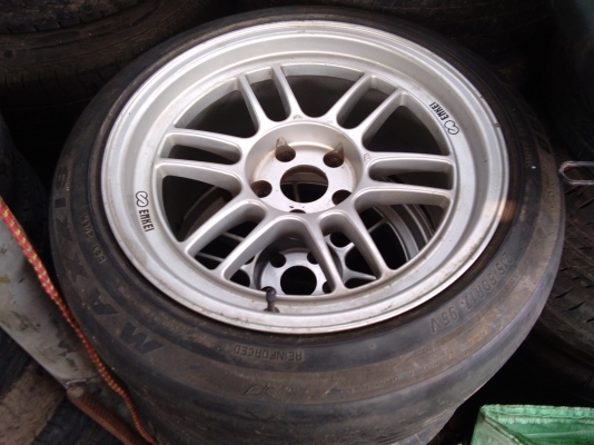 ขายล้อแม็กพร้อมยางลายเรสซิ่งฮาท 5000 บาท ขายล้อแม็กพร้อมยางลายเรสซิ่งฮาท 5000 บาท