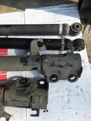 โช้คเดิมติดรถ Nissan March ปี11 สภาพเดิม พร้อมใช้ 1ชุด โช้คเดิมติดรถ Nissan March ปี11 สภาพเดิม พร้อมใช้ 1ชุด