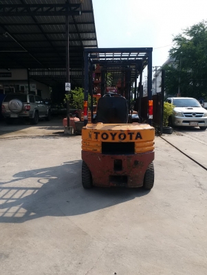 ขายรถยกโฟร์คลิฟท์ยี่ห้อ TOYOTA1.5 ตัน ดีเซล