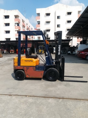 ขายรถยกโฟร์คลิฟท์ยี่ห้อ TOYOTA1.5 ตัน ดีเซล