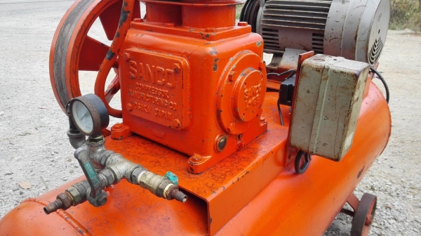 เครื่องปั้มลมญี่ปุ่นไฟบ้าน SANCO JAPAN ขนาด 5 HP ถังจุ 260 Lite ติดมอเตอร์ Mitsubishi 2 สาย 220V สภาพสวยวิ่งนิ่มลมดีพร้อมใช้ เครื่องปั้มลมญี่ปุ่นไฟบ้าน SANCO JAPAN ขนาด 5 HP ถังจุ 260 Lite ติดมอเตอร์ Mitsubishi 2 สาย 220V สภาพสวยวิ่งนิ่มลมดีพร้อมใช้