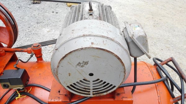 เครื่องปั้มลมญี่ปุ่นไฟบ้าน SANCO JAPAN ขนาด 5 HP ถังจุ 260 Lite ติดมอเตอร์ Mitsubishi 2 สาย 220V สภาพสวยวิ่งนิ่มลมดีพร้อมใช้ เครื่องปั้มลมญี่ปุ่นไฟบ้าน SANCO JAPAN ขนาด 5 HP ถังจุ 260 Lite ติดมอเตอร์ Mitsubishi 2 สาย 220V สภาพสวยวิ่งนิ่มลมดีพร้อมใช้