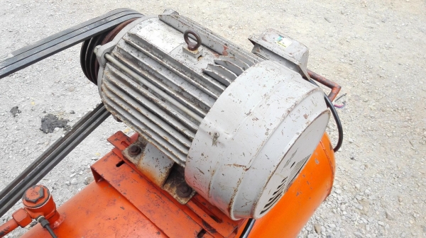 เครื่องปั้มลมญี่ปุ่นไฟบ้าน SANCO JAPAN ขนาด 5 HP ถังจุ 260 Lite ติดมอเตอร์ Mitsubishi 2 สาย 220V สภาพสวยวิ่งนิ่มลมดีพร้อมใช้ เครื่องปั้มลมญี่ปุ่นไฟบ้าน SANCO JAPAN ขนาด 5 HP ถังจุ 260 Lite ติดมอเตอร์ Mitsubishi 2 สาย 220V สภาพสวยวิ่งนิ่มลมดีพร้อมใช้