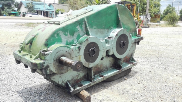 หัวเกียร์ทดรอบแบบ3ตอน อัตราทด 1:48 (30 rpm) เพลาออก 4” เข้า 1.5” ใช้กับมอเตอร์ 50-75 HP หัวเกียร์ทดรอบแบบ3ตอน อัตราทด 1:48 (30 rpm) เพลาออก 4” เข้า 1.5” ใช้กับมอเตอร์ 50-75 HP