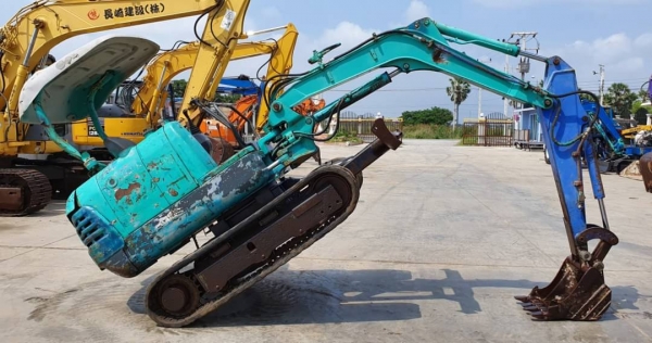 ขายด่วนรถแบคโฮคูโบต้าK22คอลโทลสั้นน้ำมันปั้มดีติดลายหัวกะแทกดีเทียบเท่าPC25รถนอกสถาพดีพร้อมใช้เพิ่งนำเข้ามายังไม่เคยใช้งานในไทยเลย