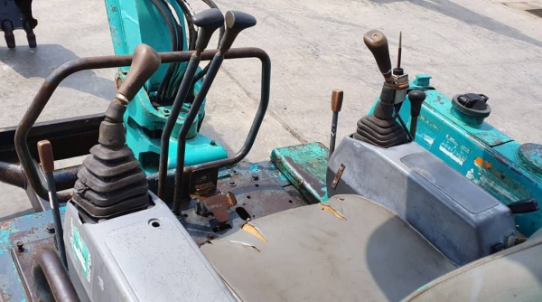 ขายด่วนรถแบคโฮคูโบต้าK22คอลโทลสั้นน้ำมันปั้มดีติดลายหัวกะแทกดีเทียบเท่าPC25รถนอกสถาพดีพร้อมใช้เพิ่งนำเข้ามายังไม่เคยใช้งานในไทยเลย