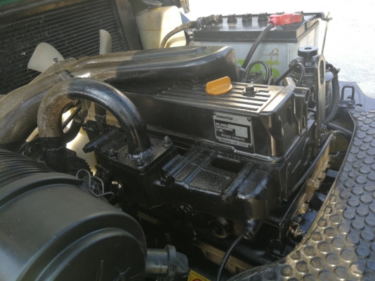 ขายรถนำเข้าจากญี่ปุ่น คันนี้สวยมาก KOMATSU 3ตัน เสาสูง 6เมตร โทร.090-986-2521 อ๊อบ