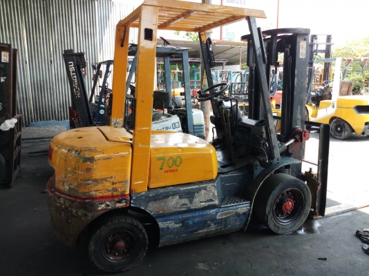 ขาย โฟรคลิฟท์ ที ซี เอ็ม   ดีเซล หนัก  2.5  ตัน