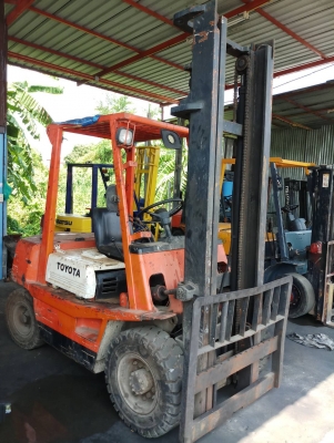 ขาย โฟรคลิฟท์ โตโยต้า รุ่น 4 เครื่อง ดีเซล หนัก 2.5 ตัน ขาย โฟรคลิฟท์ โตโยต้า รุ่น 4 เครื่อง ดีเซล หนัก 2.5 ตัน