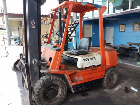 ขาย โฟรคลิฟท์ โตโยต้า รุ่น 4   เครื่อง  ดีเซล หนัก  2.5  ตัน