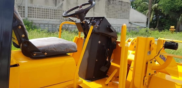 รถตัก KOMATSU WA70-1 ตักได้1คิว  ระบบเลี้ยวเอว เอวอ่อน 4สูบ เครื่องยนต์KOMATSU 4D95  ระบบเครื่องยต์และทอลค์ สมบูรณ์แบบ เก่านอกไม่เคยใช้งานในไทย ราคา550,000 บาท สนใจติดต่อ  #KPGแทรคเตอร์  081-8416818 , 083-4355829 รับรองคุณภาพ ติดต่อสอบถามได