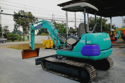 ขาย KOMATSU PC40-7 สวย นำเข้าจากญี่ปุ่น โทร.090-986-2521 อ๊อบ