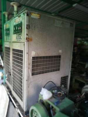 เครืีองละ 8000  บ. โทร 083-2000058 LINE ID: line832923 แอร์ไดเออร์ เครื่องทำลมแห้งยี่ห้อ CKD เป็นตู้ขนาดใหญ่ ขนาดกว้าง 52 cm ยาว 83cm สูง 127  cm มีท่อเข้าออกด้านบนตัวเครืีอง 2 ท่อ ตัวเครืีองใส่หม้อแปลงใหัแล้วสามารถใช้ภฟ 380V 3 เฟสได้เลย ตัวเครื่องใช้ใช้น