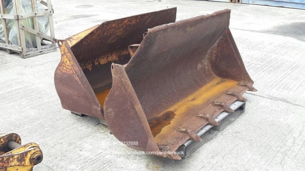 ลดล้างสต๊อค !!ขายถูกด่วนๆ BLADE / BUCKET บุ๊งกี๋ สำหรับรถตัก / ปากกว้าง :1.60 เมตร /สินค้าเก่านอก