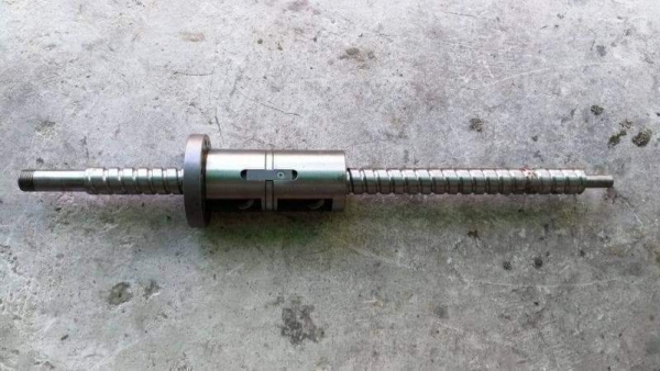 อันละ 500 บ.โทร 083-2000058 LINE ID:line832923 ball screw ยี่ห้อ NSK จากญี่ปุ่นใช้งานหมุนเลื่อนต่างๆ