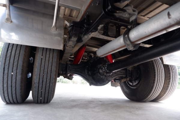 6 ล้อ ISUZU FRR210 ปี 56 ไมล์ 7,000 กม.รถเดิม ๆ กระบะสแตนเลสทั้งใบ ยาว 5.7 ม. ยางบริสโตน เรเดียล 8.2