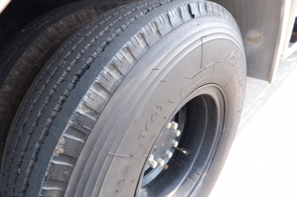 6 ล้อ ISUZU FRR210 ปี 56 ไมล์ 7,000 กม.รถเดิม ๆ กระบะสแตนเลสทั้งใบ ยาว 5.7 ม. ยางบริสโตน เรเดียล 8.2
