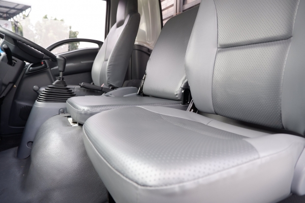 6 ล้อ ISUZU FRR210 ปี 56 ไมล์ 7,000 กม.รถเดิม ๆ กระบะสแตนเลสทั้งใบ ยาว 5.7 ม. ยางบริสโตน เรเดียล 8.2