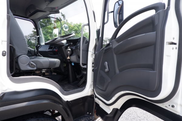 6 ล้อ ISUZU FRR210 ปี 56 ไมล์ 7,000 กม.รถเดิม ๆ กระบะสแตนเลสทั้งใบ ยาว 5.7 ม. ยางบริสโตน เรเดียล 8.2