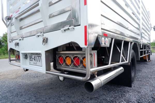 6 ล้อ ISUZU FRR210 ปี 56 ไมล์ 7,000 กม.รถเดิม ๆ กระบะสแตนเลสทั้งใบ ยาว 5.7 ม. ยางบริสโตน เรเดียล 8.2