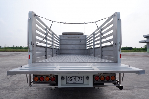 6 ล้อ ISUZU FRR210 ปี 56 ไมล์ 7,000 กม.รถเดิม ๆ กระบะสแตนเลสทั้งใบ ยาว 5.7 ม. ยางบริสโตน เรเดียล 8.2