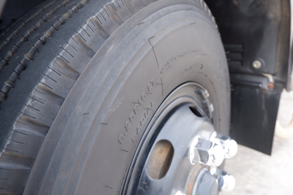 6 ล้อ ISUZU FRR210 ปี 56 ไมล์ 7,000 กม.รถเดิม ๆ กระบะสแตนเลสทั้งใบ ยาว 5.7 ม. ยางบริสโตน เรเดียล 8.2