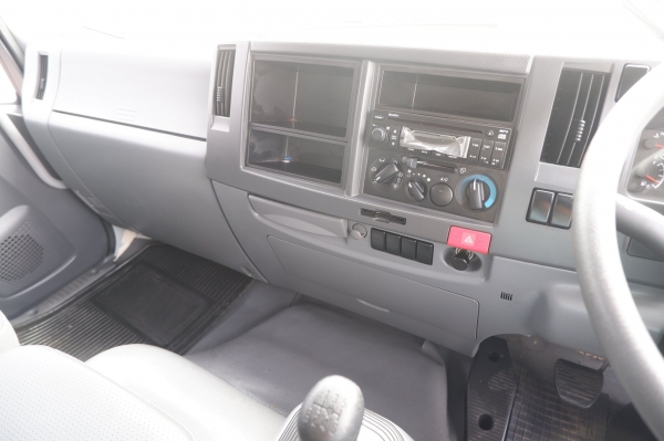 6 ล้อ ISUZU FRR210 ปี 56 ไมล์ 7,000 กม.รถเดิม ๆ กระบะสแตนเลสทั้งใบ ยาว 5.7 ม. ยางบริสโตน เรเดียล 8.2