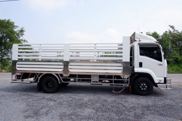 6 ล้อ ISUZU FRR210 ปี 56 ไมล์ 7,000 กม.รถเดิม ๆ กระบะสแตนเลสทั้งใบ ยาว 5.7 ม. ยางบริสโตน เรเดียล 8.2