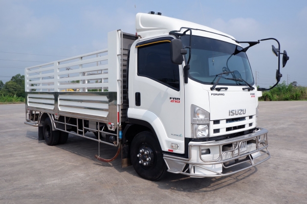 6 ล้อ ISUZU FRR210 ปี 56 ไมล์ 7,000 กม.รถเดิม ๆ กระบะสแตนเลสทั้งใบ ยาว 5.7 ม. ยางบริสโตน เรเดียล 8.2