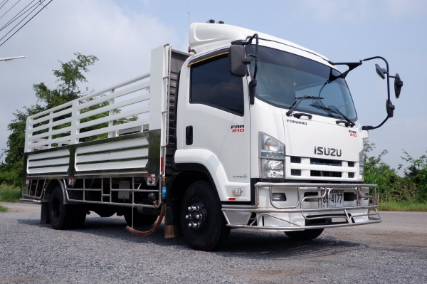 6 ล้อ ISUZU FRR210 ปี 56 ไมล์ 7,000 กม.รถเดิม ๆ กระบะสแตนเลสทั้งใบ ยาว 5.7 ม. ยางบริสโตน เรเดียล 8.2