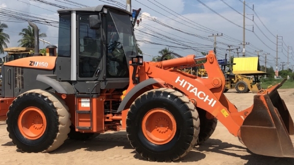ขายรถตักล้อยาง HITACHI ZW150 (เทียบเท่า WA270-6) ปี 2013 นำเข้าเองจากญี่ปุ่น สวยพร้อมใช้ มีVDOการทำงานครับ