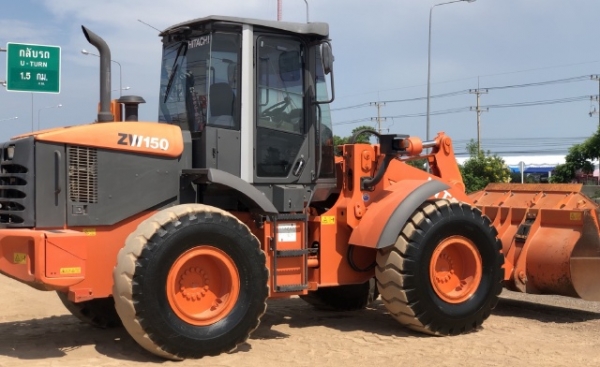 ขายรถตักล้อยาง HITACHI ZW150 (เทียบเท่า WA270-6) ปี 2013 นำเข้าเองจากญี่ปุ่น สวยพร้อมใช้ มีVDOการทำงานครับ