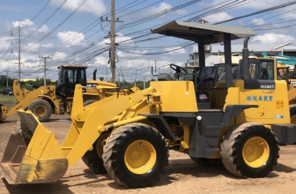 ขายรถตักล้อยาง KOMATSU WA80-3 นำเข้าเองจากญี่ปุ่น สภาพสวยพร้อมใช้งาน มีVDOการทำงานครับ