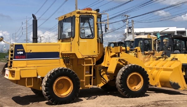 ขายรถตักล้อยาง KOMATSU WA200-1 นำเข้าเองจากญี่ปุ่น สภาพสวยพร้อมใช้ มีVDOการทำงานครับ