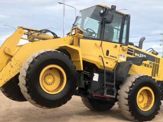 ขายรถตักล้อยาง KOMATSU WA320-6 ปี 2012 นำเข้าเองจากญี่ปุ่น สภาพสวยพร้อมใช้ มีVDOการทำงานครับ